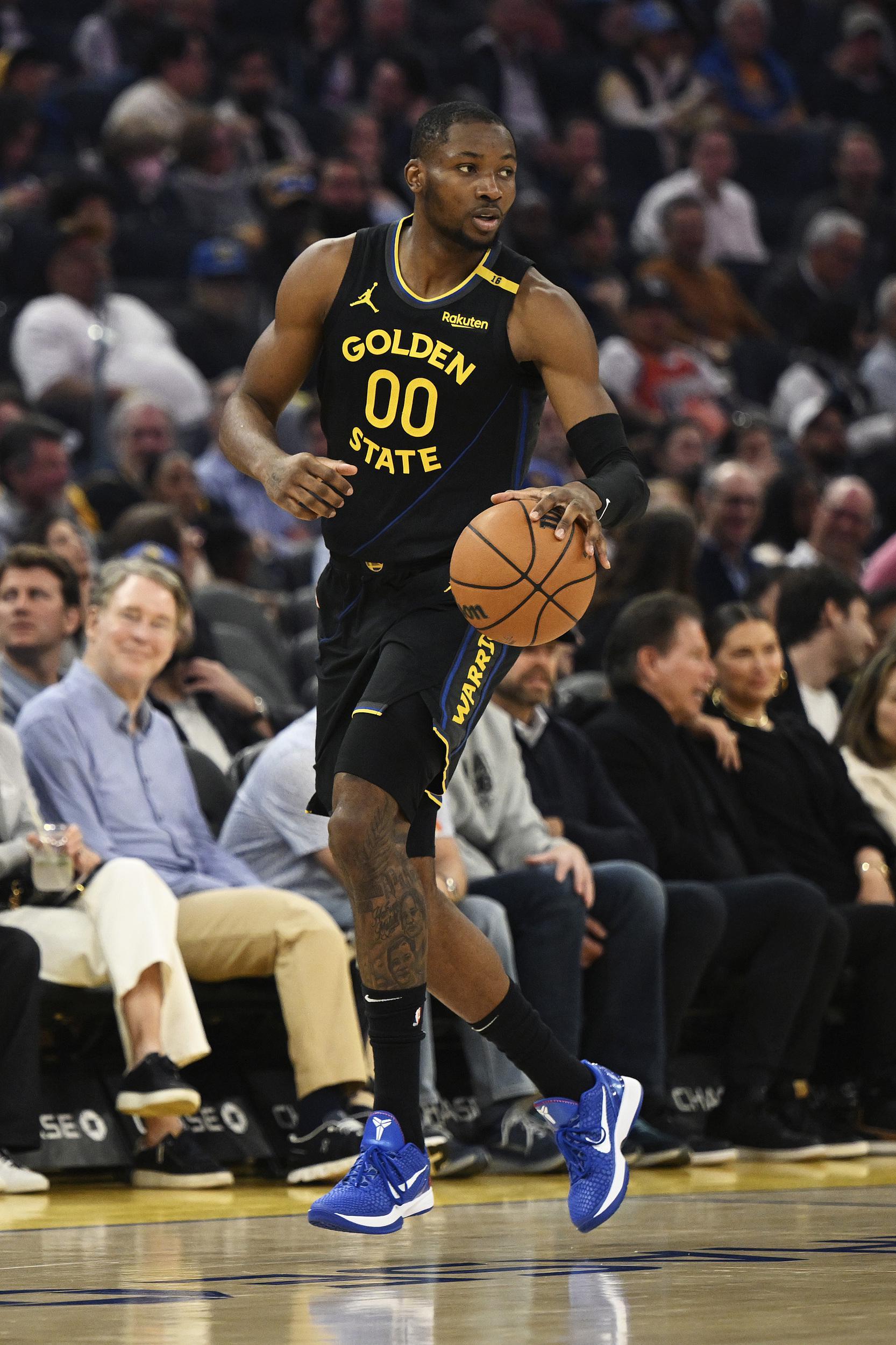 官方网-记者：在解决库明加问题之前，勇士甚至可能都不会提供老将底薪合同