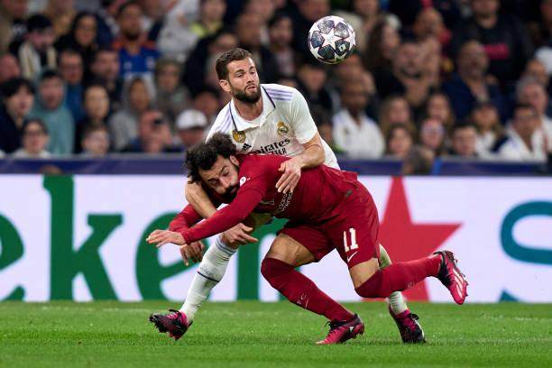 纸牌游戏-镇守左路冻结埃及法老王 伯纳乌全场高呼：他留下！